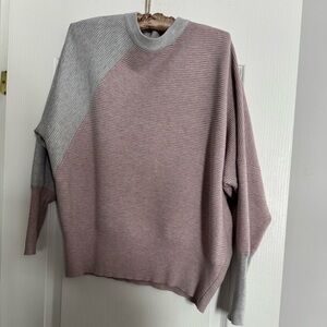 Suzy Shier Two-Tone Women's colour block Sweater. Ptp 25”